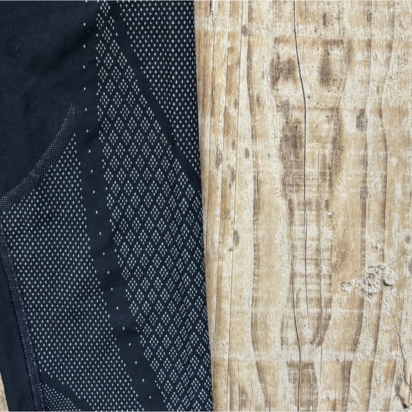 lululemon SenseKnit legging - Picture 2 of 5